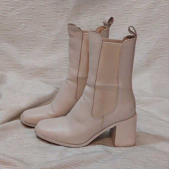 Steve Madden Shoes - Steve Madden Light Beige Heeled Boots